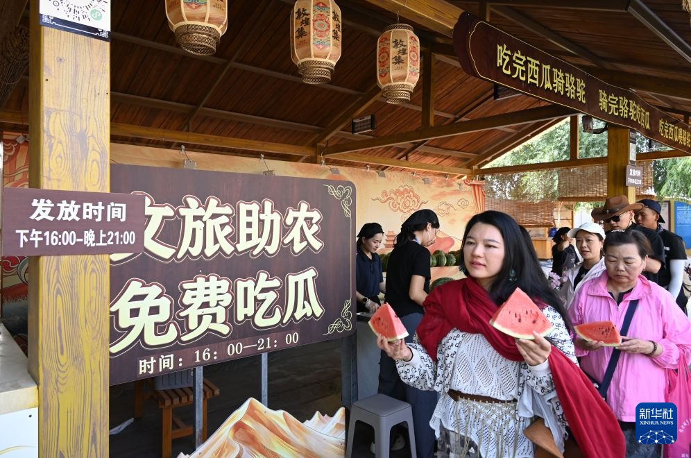 甘肃敦煌:来大漠免费吃瓜 甘肃敦煌:来大漠免费吃瓜