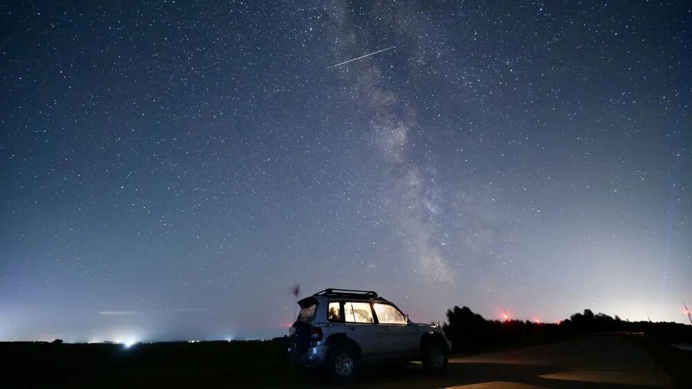 一大波流星正在接近!准备好许什么愿望了吗? 一大波流星正在接近!准备好许什么愿望了吗?