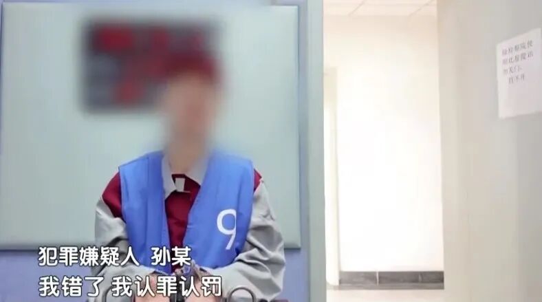 北京75岁独居老人向保姆炫耀25万多的金条后被盗!保姆:我是想跟他闹着玩儿的 北京75岁独居老人向保姆炫耀25万多的金条后被盗!保姆:我是想跟他闹着玩儿的