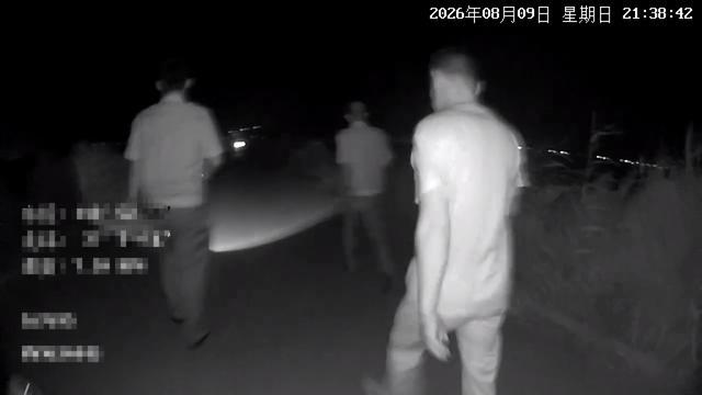 民警两小时深夜搜寻,成功救助玉米地昏迷男子 民警两小时深夜搜寻,成功救助玉米地昏迷男子