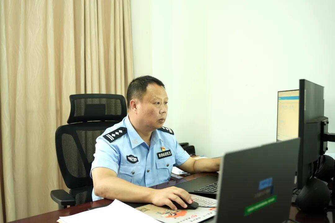 下象棋爱“当头炮”，踢足球要当前锋，他把闯和韧写进骨子里！