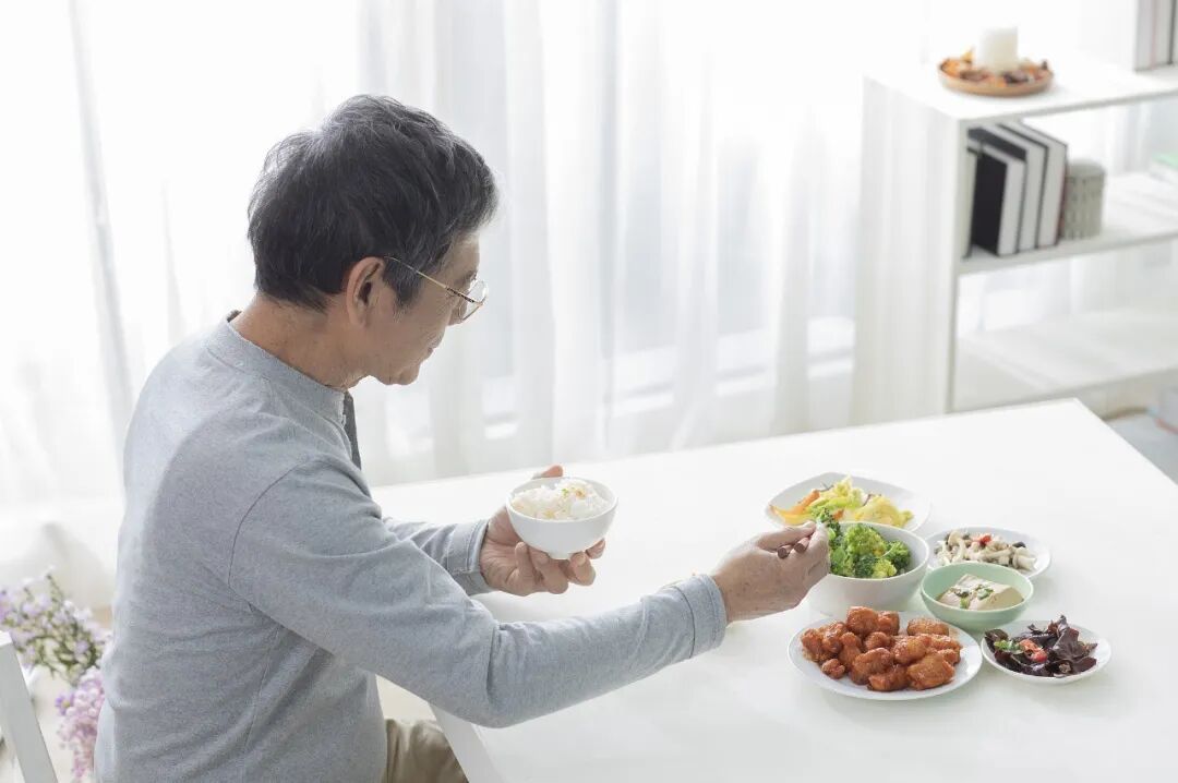 吃药前少了这一步,不仅白吃还伤身!很多人天天在犯,赶紧提醒家里人 吃药前少了这一步,不仅白吃还伤身!很多人天天在犯,赶紧提醒家里人