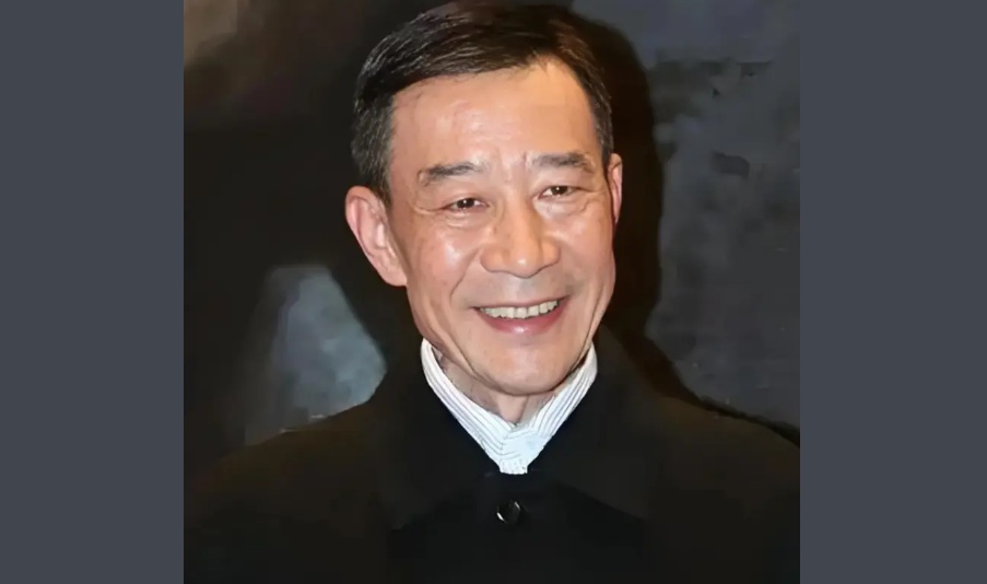 72岁老戏骨李雪健已经完全听不见,妻子透露:助听器彻底失效,依靠语音转写器和手机应用交流;此前确诊鼻咽癌,放疗射线损伤了听觉神经 72岁老戏骨李雪健已经完全听不见,妻子透露:助听器彻底失效,依靠语音转写器和手机应用交流;此前确诊鼻咽癌,放疗射线损伤了听觉神经