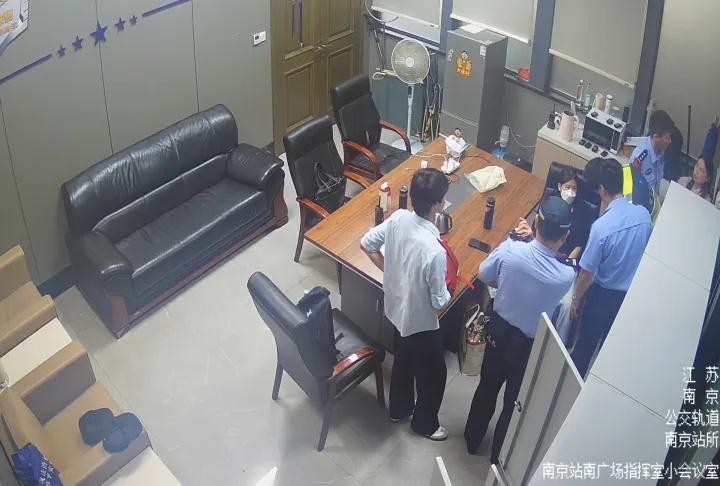 冲上热搜！多人突发倒地抽搐、手脚发麻，竟是这个原因！一个塑料袋就能急救