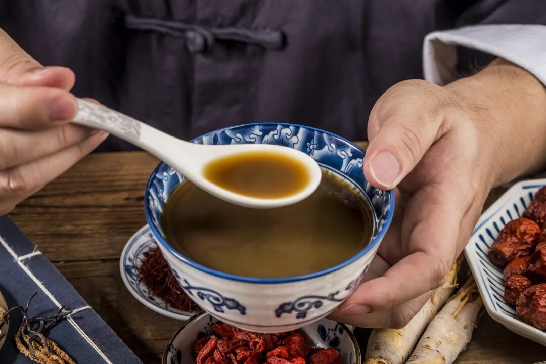 吃药前少了这一步,不仅白吃还伤身!很多人天天在犯,赶紧提醒家里人 吃药前少了这一步,不仅白吃还伤身!很多人天天在犯,赶紧提醒家里人