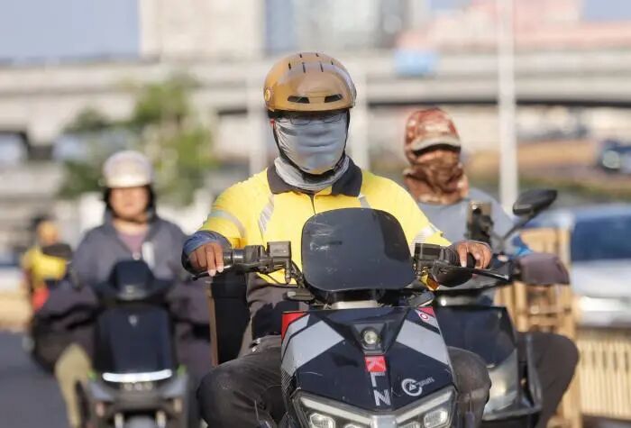 美团、淘宝闪购、京东外卖将在北京落地“红灯停表”,等红灯时为配送时长顺延 美团、淘宝闪购、京东外卖将在北京落地“红灯停表”,等红灯时为配送时长顺延