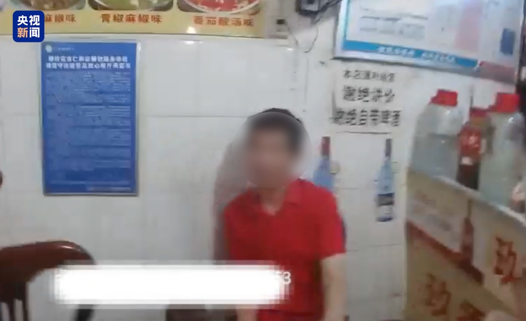 “找你25年了！别动！”