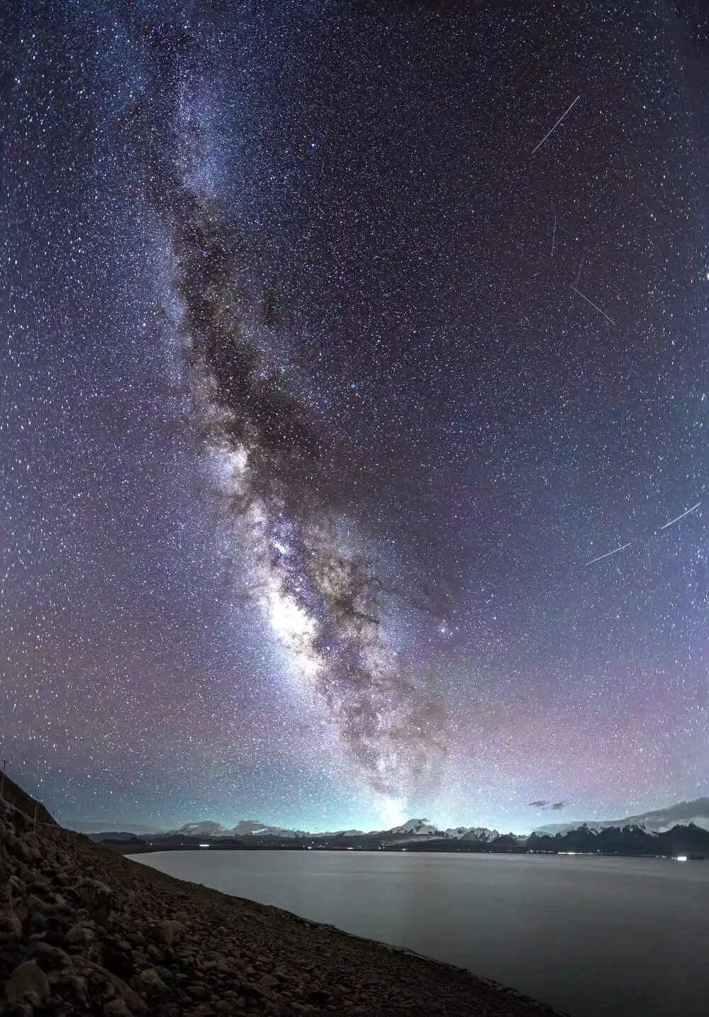 一大波流星正在接近!准备好许什么愿望了吗? 一大波流星正在接近!准备好许什么愿望了吗?