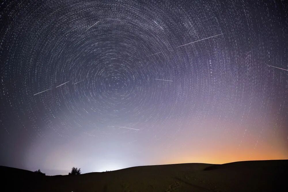 一大波流星正在接近!准备好许什么愿望了吗? 一大波流星正在接近!准备好许什么愿望了吗?