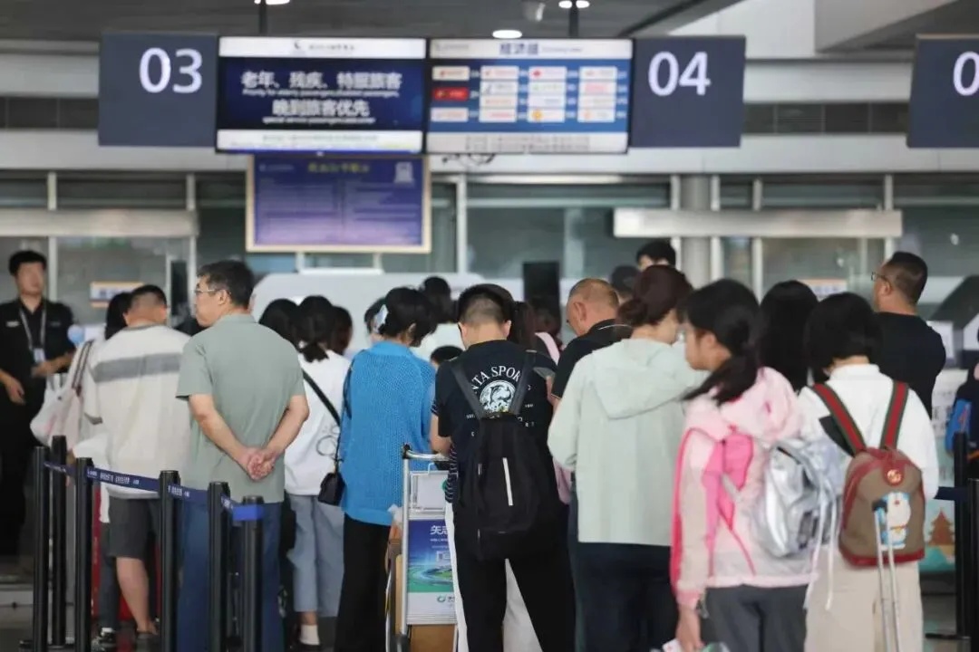 无锡、扬泰机场单日旅客吞吐量创新高 无锡、扬泰机场单日旅客吞吐量创新高