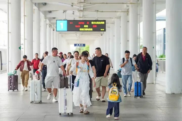 加开79列“纯周末”动车！你的赶海自由，国铁南宁局承包了→