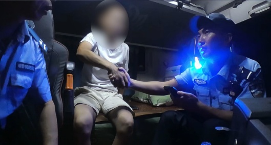 急！凌晨国道上，货车司机突发疾病……