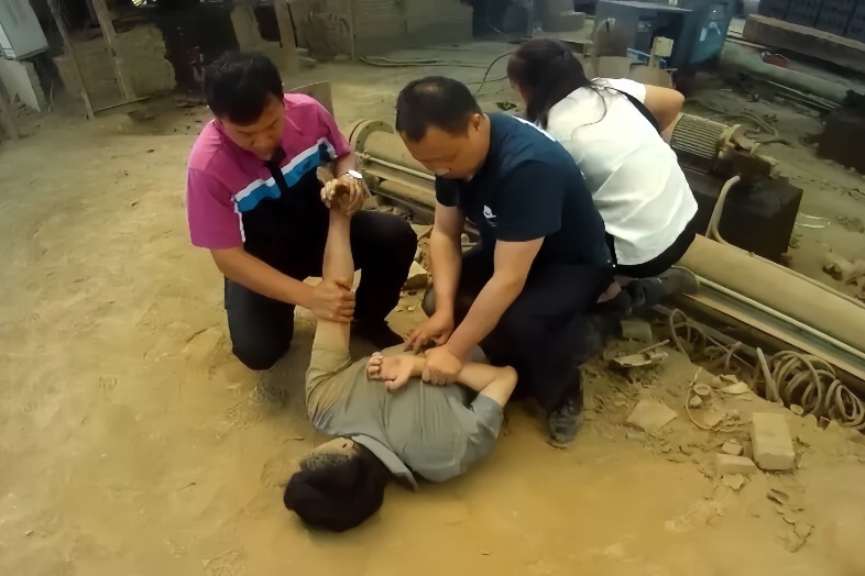 下象棋爱“当头炮”，踢足球要当前锋，他把闯和韧写进骨子里！