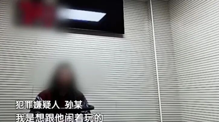 北京75岁独居老人向保姆炫耀25万多的金条后被盗!保姆:我是想跟他闹着玩儿的 北京75岁独居老人向保姆炫耀25万多的金条后被盗!保姆:我是想跟他闹着玩儿的