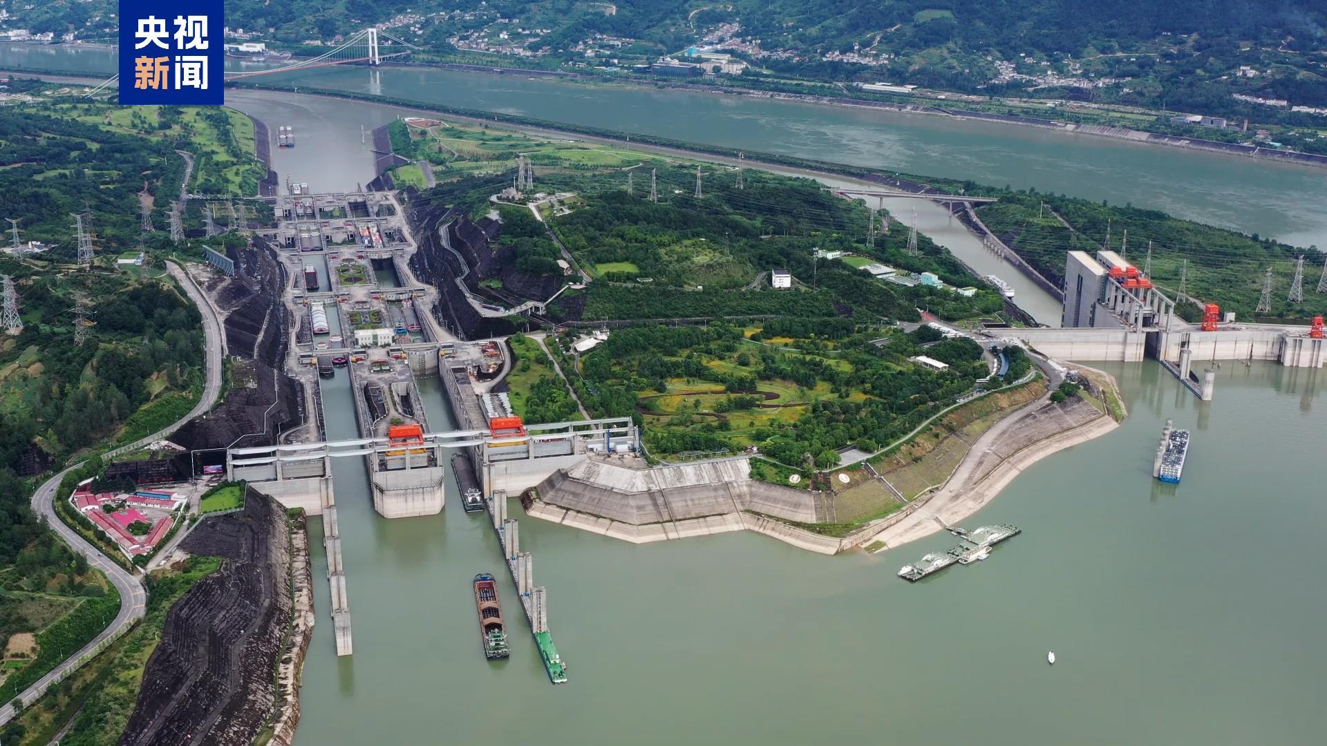 今年三峡枢纽通过量已达1亿吨 今年三峡枢纽通过量已达1亿吨