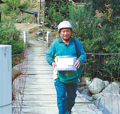 坚守38年，行程超40万公里，他把邮件送进大山深处