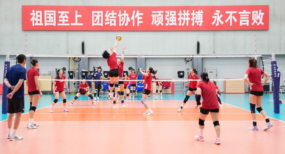备战亚锦赛 中国女排目标直通洛杉矶