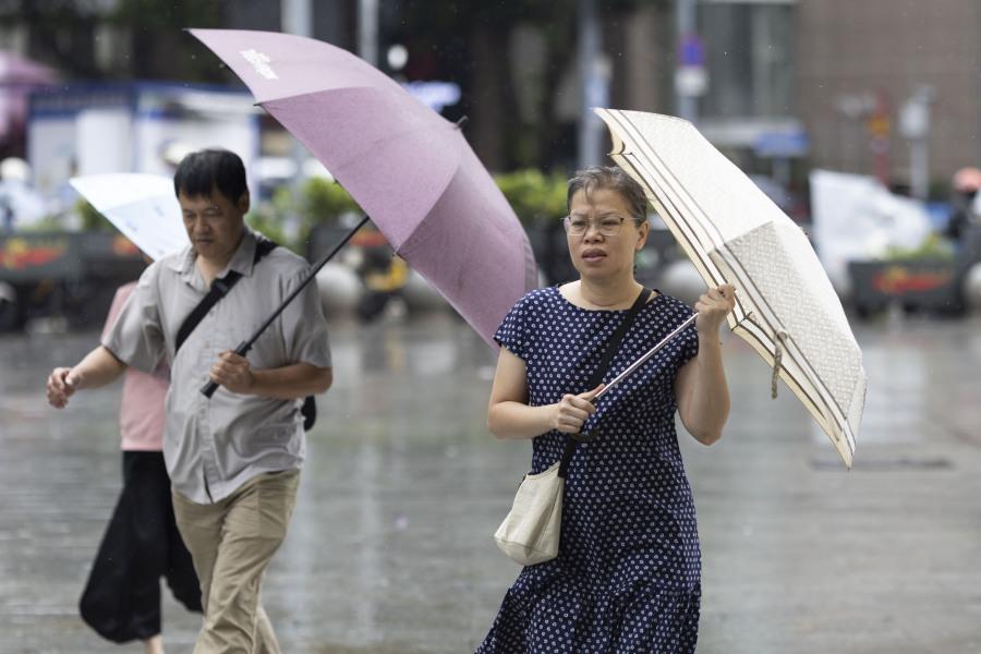 华南江淮江南东部等地有强降雨,需注意防范暴雨、风雹次生灾害 华南江淮江南东部等地有强降雨,需注意防范暴雨、风雹次生灾害