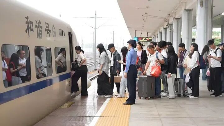 加开79列“纯周末”动车！你的赶海自由，国铁南宁局承包了→