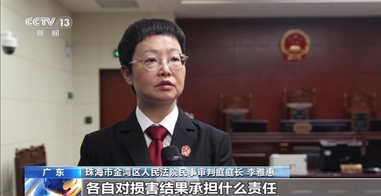 老人小区内遛弯被大王椰叶片砸成十级伤残 物业要担责吗？