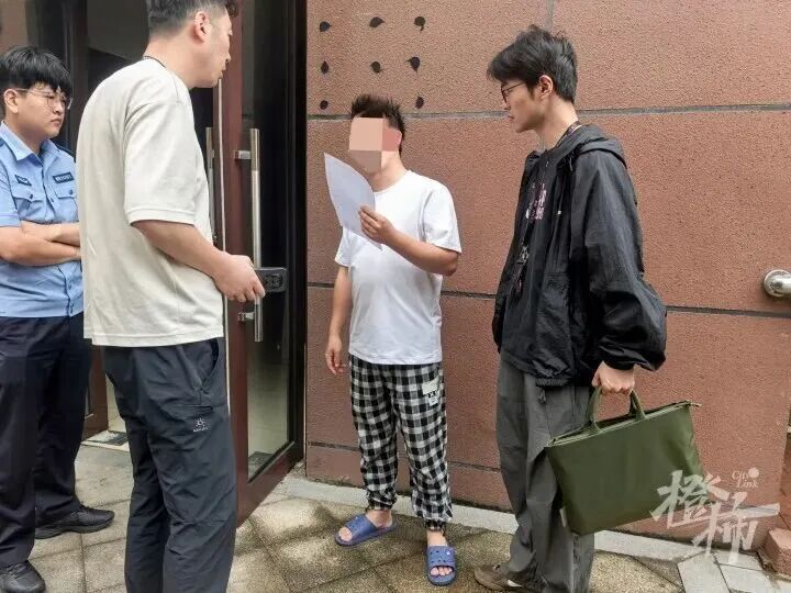 “热播剧女主角委屈得在饭桌上大哭”，多部剧及艺人被敲诈勒索，警方：10人被抓