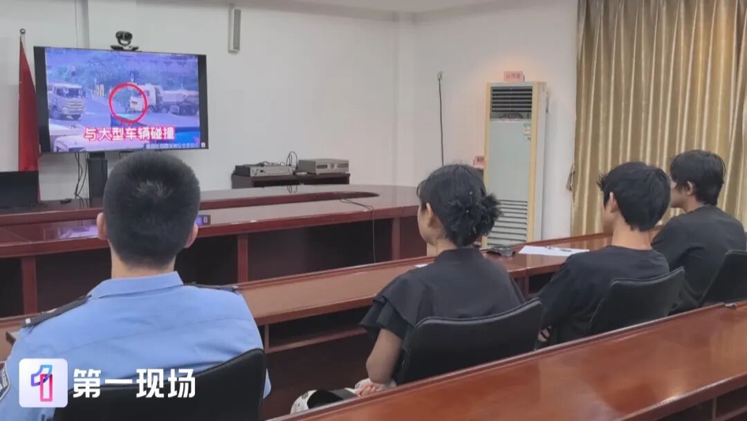 胆太大!一辆电动车挤5个人!15岁少年骑车载人被查,2000元罚单给家长敲警钟 胆太大!一辆电动车挤5个人!15岁少年骑车载人被查,2000元罚单给家长敲警钟