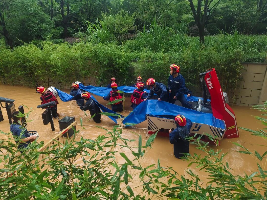 宜兴遭遇强降水,消防紧急救援! 宜兴遭遇强降水,消防紧急救援!