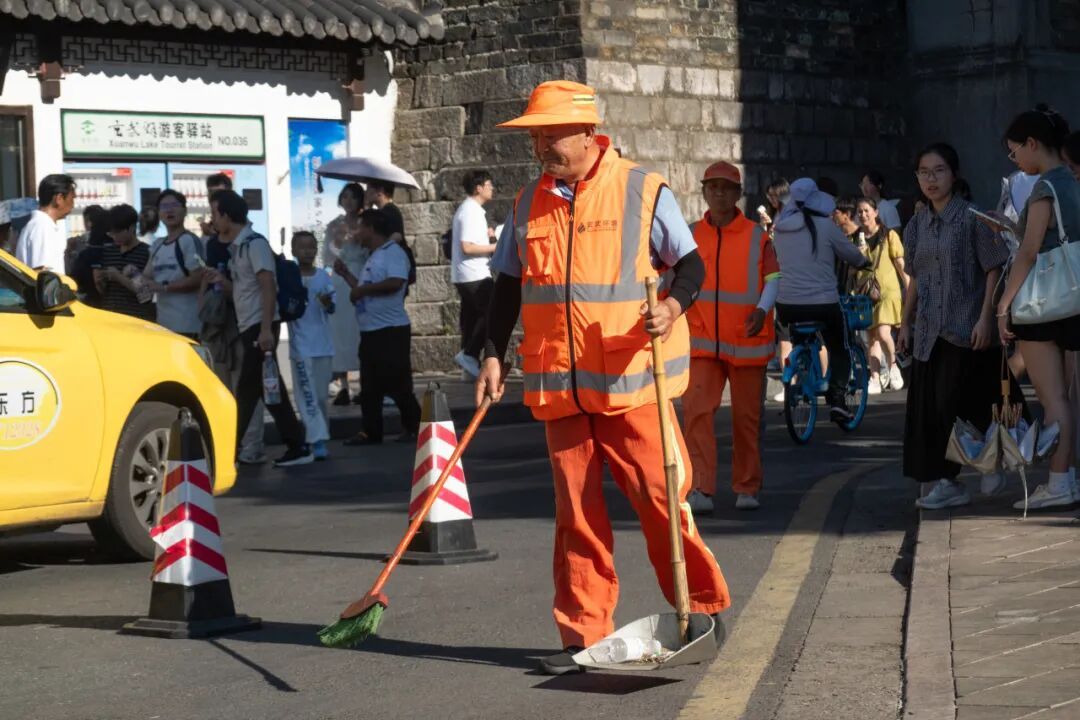 一线劳动者用了之后纷纷点赞,这一“清凉神器”能否全国推广? 一线劳动者用了之后纷纷点赞,这一“清凉神器”能否全国推广?