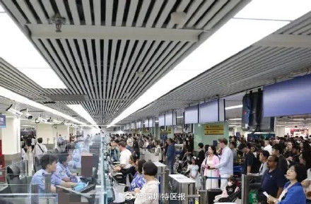 深圳口岸出入境客流屡创新高 单日最高纪录达112万人次 深圳口岸出入境客流屡创新高 单日最高纪录达112万人次