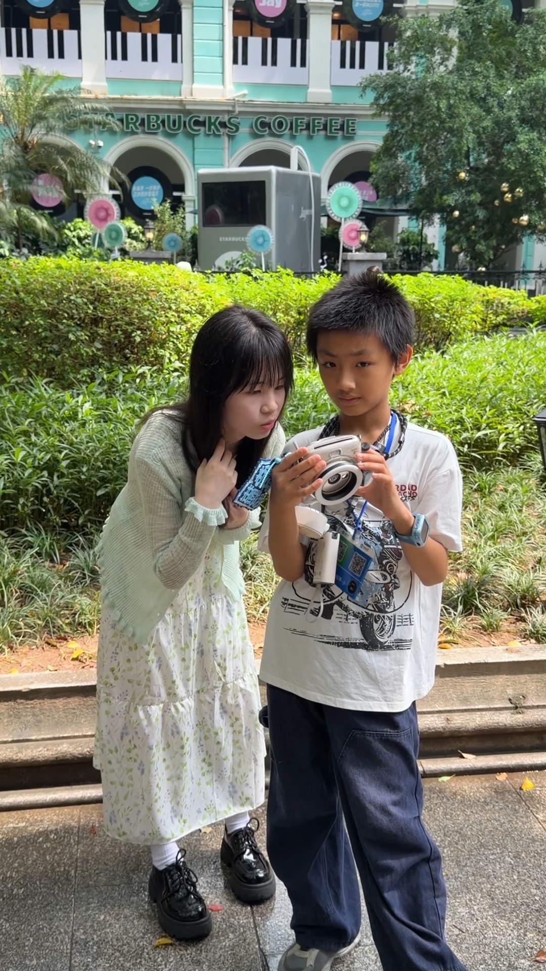 广州12岁“小孩哥”火了!摆摊拍照赚钱,给自己最好的生日礼是成长 广州12岁“小孩哥”火了!摆摊拍照赚钱,给自己最好的生日礼是成长