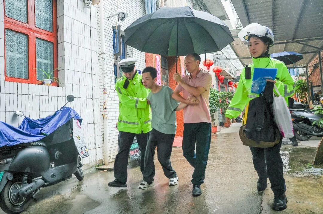 157级台阶,挡不住少年的大学梦! 157级台阶,挡不住少年的大学梦!