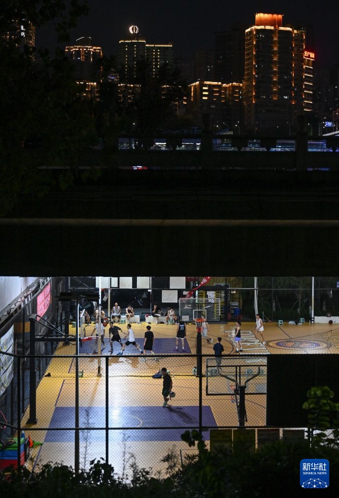 重庆：昔日桥下“边角料” 变身多功能微空间