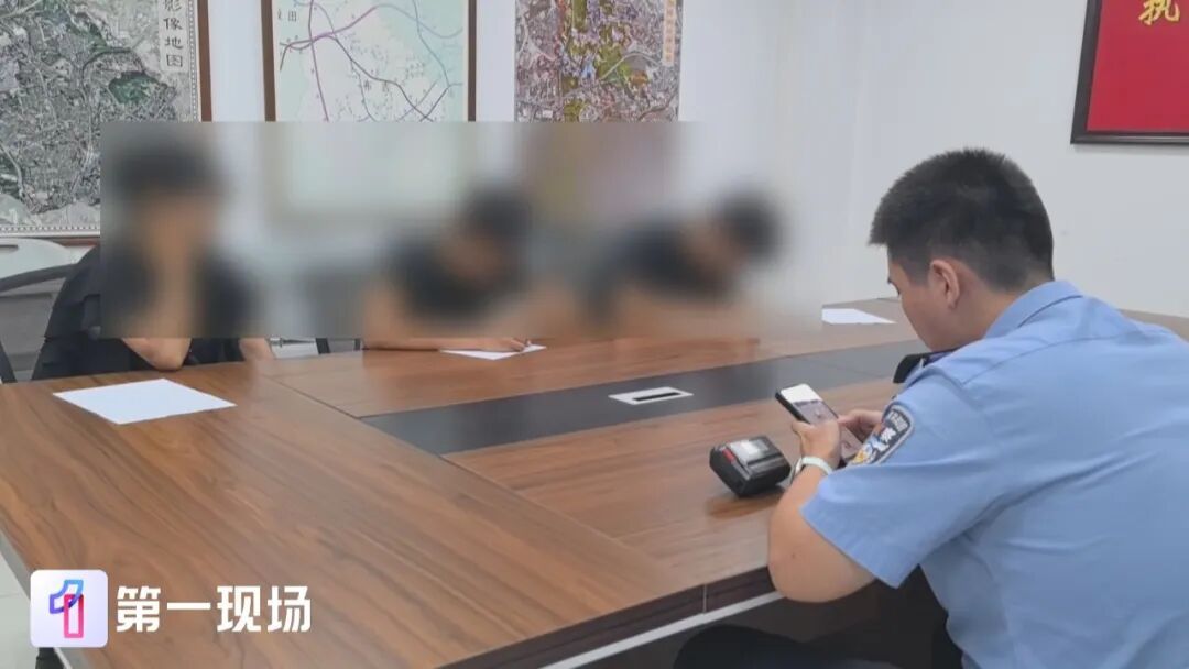 胆太大!一辆电动车挤5个人!15岁少年骑车载人被查,2000元罚单给家长敲警钟 胆太大!一辆电动车挤5个人!15岁少年骑车载人被查,2000元罚单给家长敲警钟