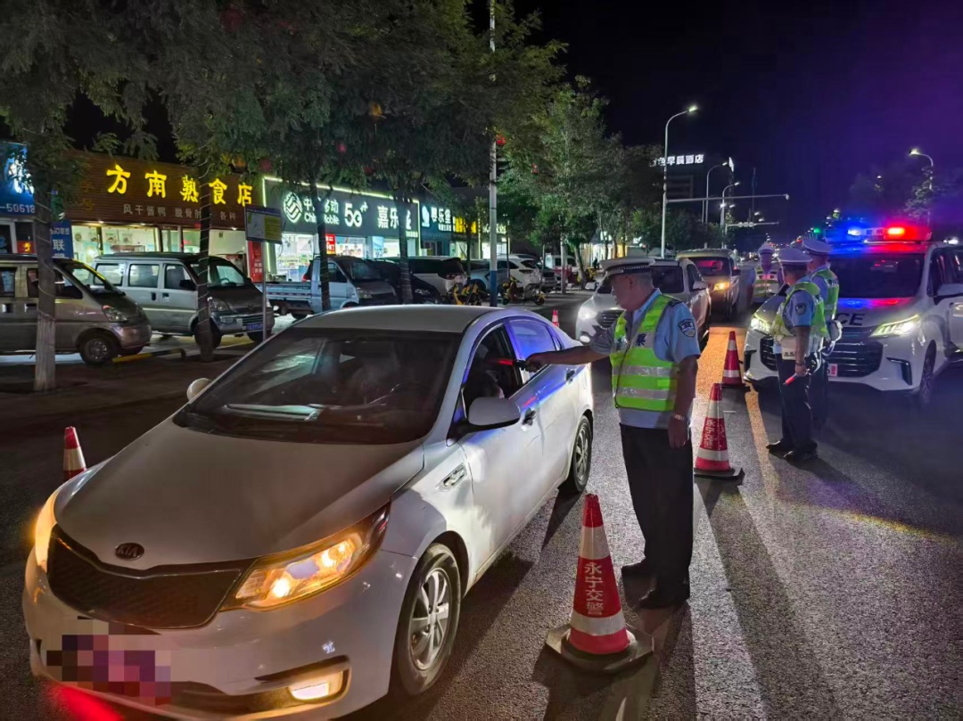 好巧!好友聚餐后双双酒驾,又在同一个路口双双被查…… 好巧!好友聚餐后双双酒驾,又在同一个路口双双被查……
