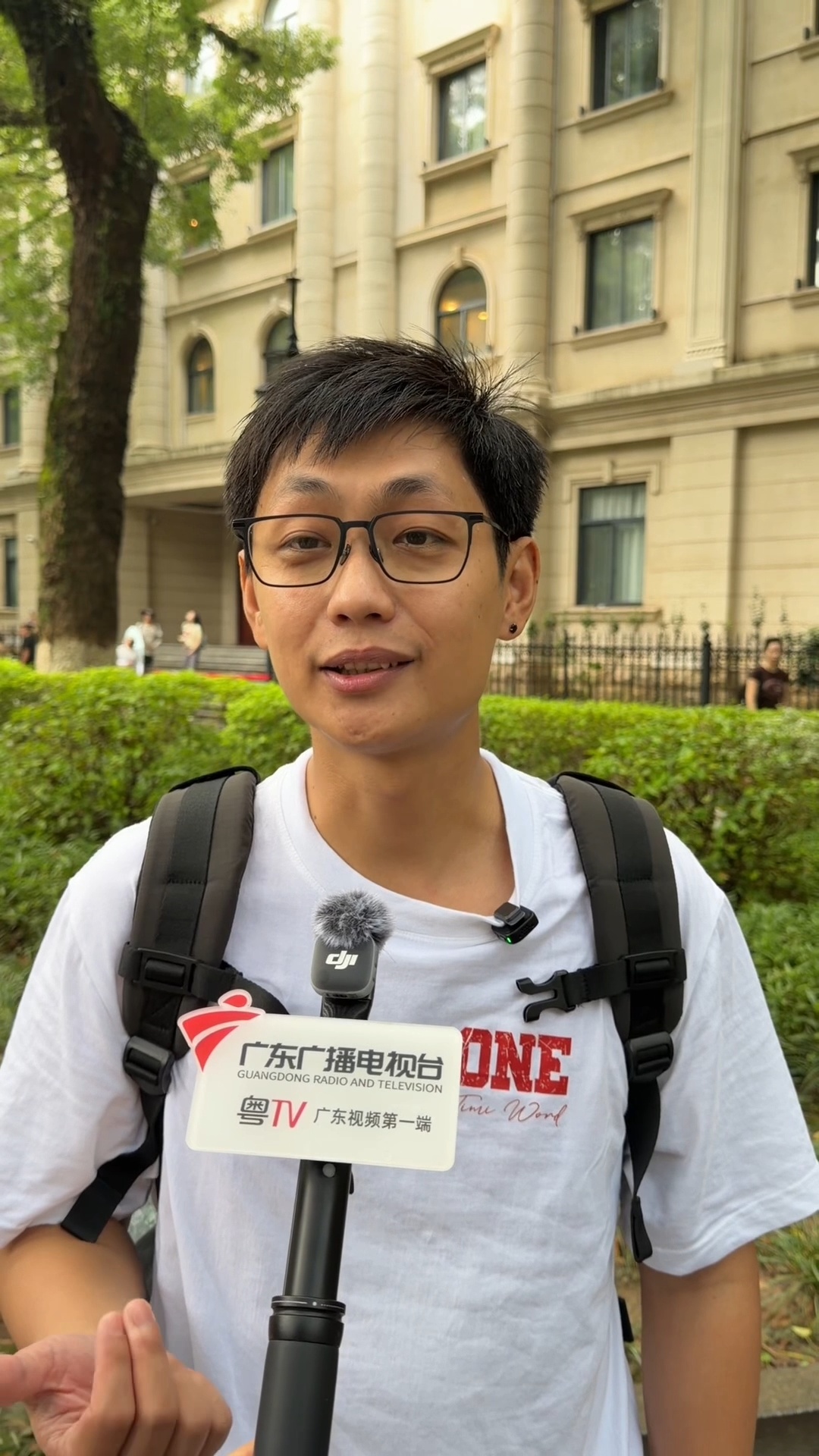 广州12岁“小孩哥”火了!摆摊拍照赚钱,给自己最好的生日礼是成长 广州12岁“小孩哥”火了!摆摊拍照赚钱,给自己最好的生日礼是成长