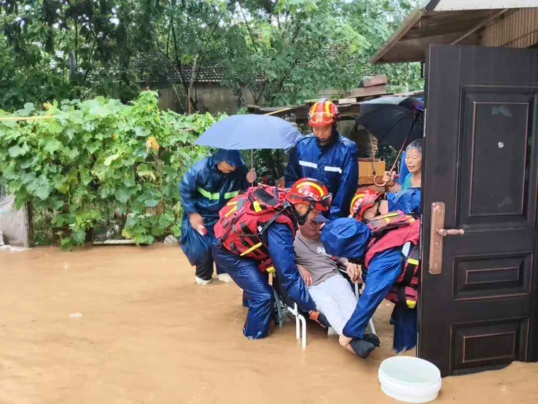 宜兴遭遇强降水,消防紧急救援! 宜兴遭遇强降水,消防紧急救援!