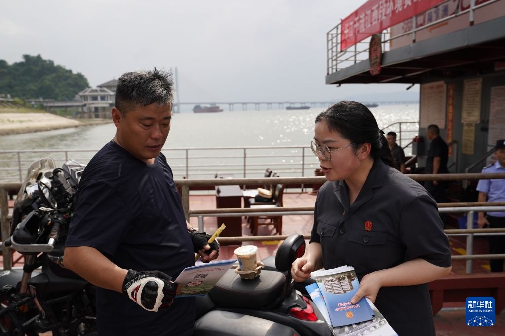 鄱阳湖上开庭 审案护长江 鄱阳湖上开庭 审案护长江