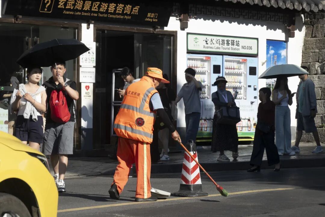 一线劳动者用了之后纷纷点赞,这一“清凉神器”能否全国推广? 一线劳动者用了之后纷纷点赞,这一“清凉神器”能否全国推广?