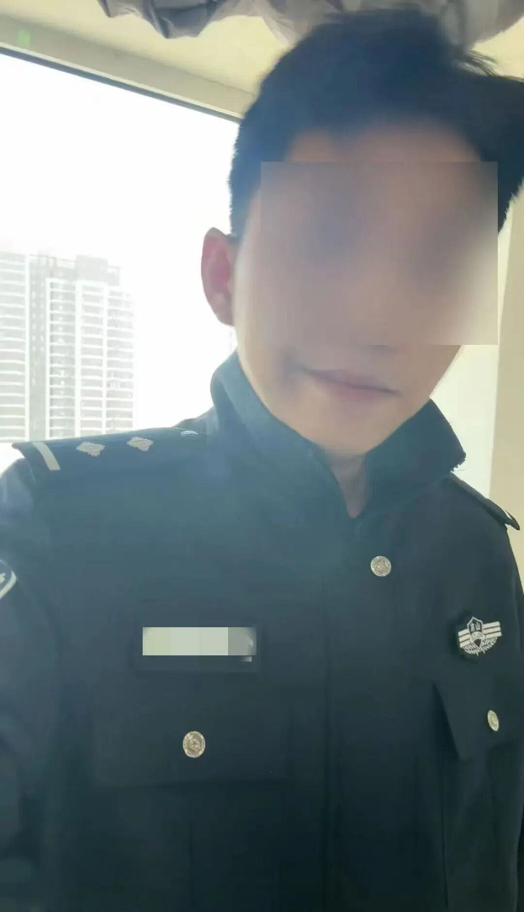 “‘00后’警察男友”,刑拘! “‘00后’警察男友”,刑拘!