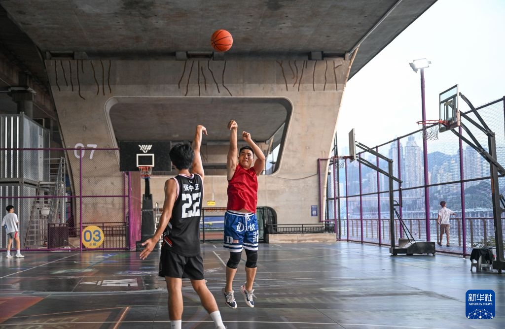 重庆：昔日桥下“边角料” 变身多功能微空间
