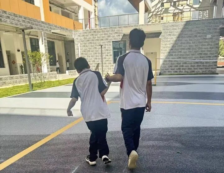157级台阶,挡不住少年的大学梦! 157级台阶,挡不住少年的大学梦!