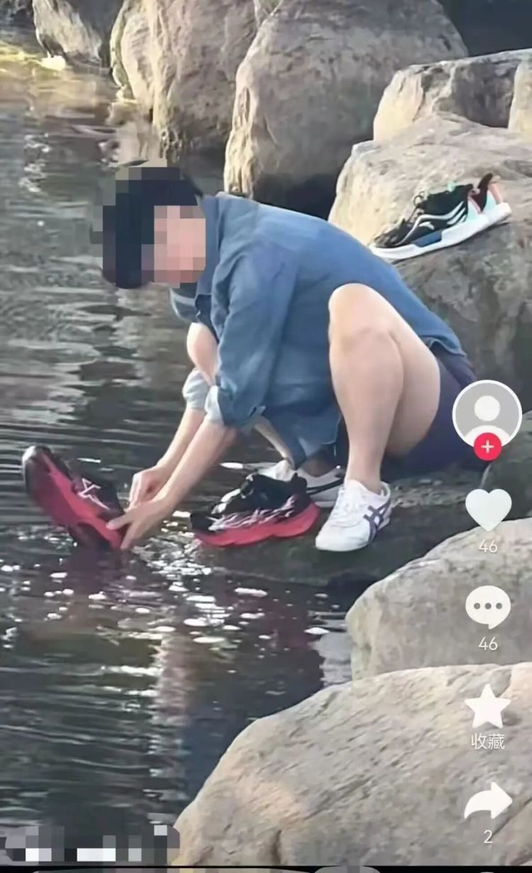 大理依法查处一起洱海边刷洗鞋子行为