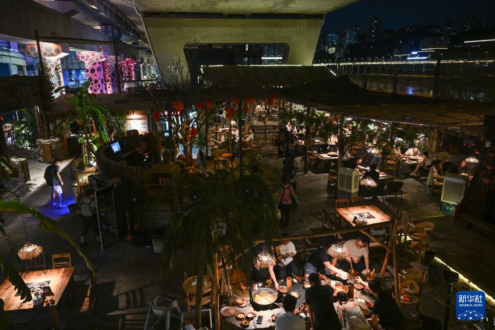 重庆：昔日桥下“边角料” 变身多功能微空间
