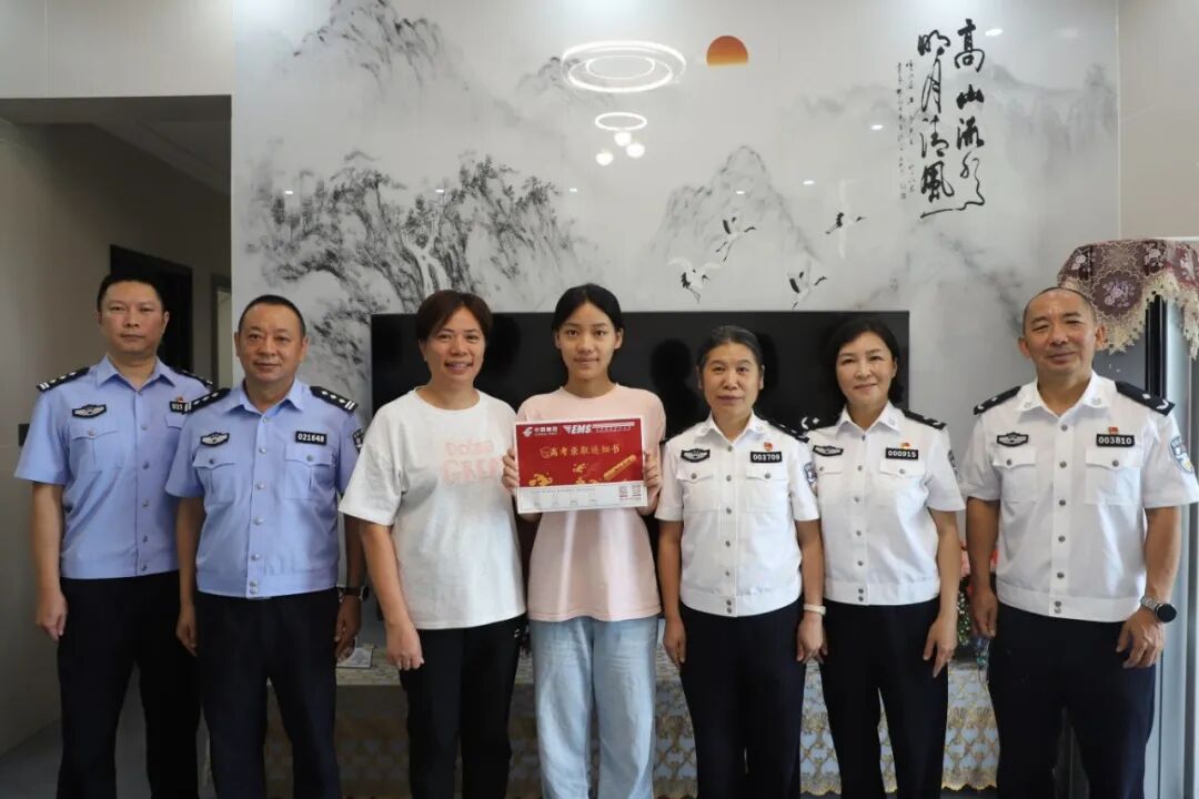 民警父亲牺牲15年后，她如愿考上了警校