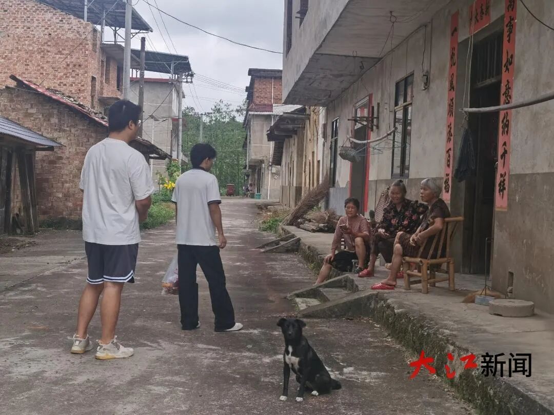 “我们在江西,为大爷大妈免费修电器” “我们在江西,为大爷大妈免费修电器”