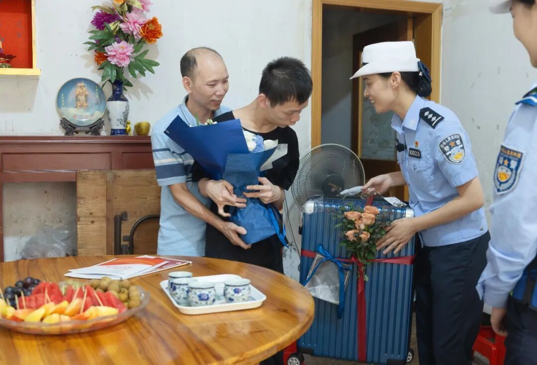 157级台阶,挡不住少年的大学梦! 157级台阶,挡不住少年的大学梦!