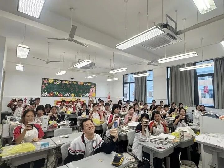 157级台阶,挡不住少年的大学梦! 157级台阶,挡不住少年的大学梦!
