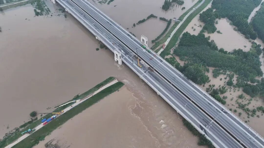 河南三地堤坝发生溃口,群众紧急转移,抢险进行中,暂无人员伤亡 河南三地堤坝发生溃口,群众紧急转移,抢险进行中,暂无人员伤亡