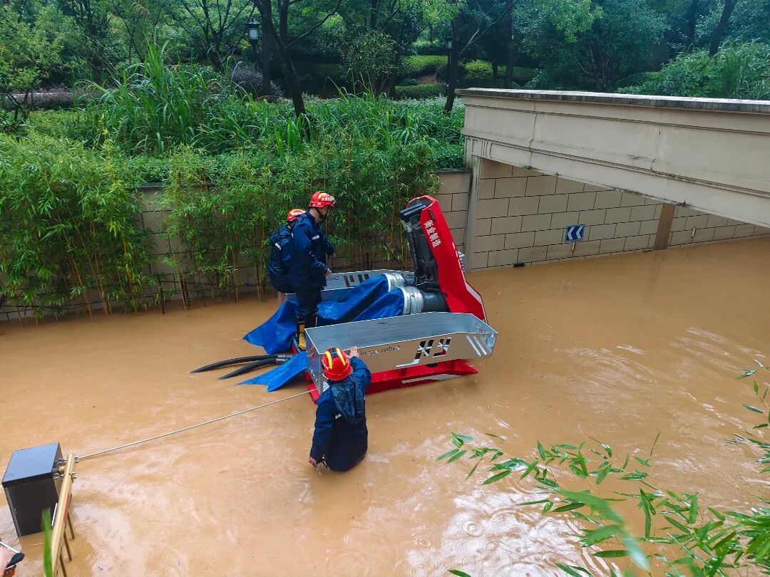 宜兴遭遇强降水,消防紧急救援! 宜兴遭遇强降水,消防紧急救援!