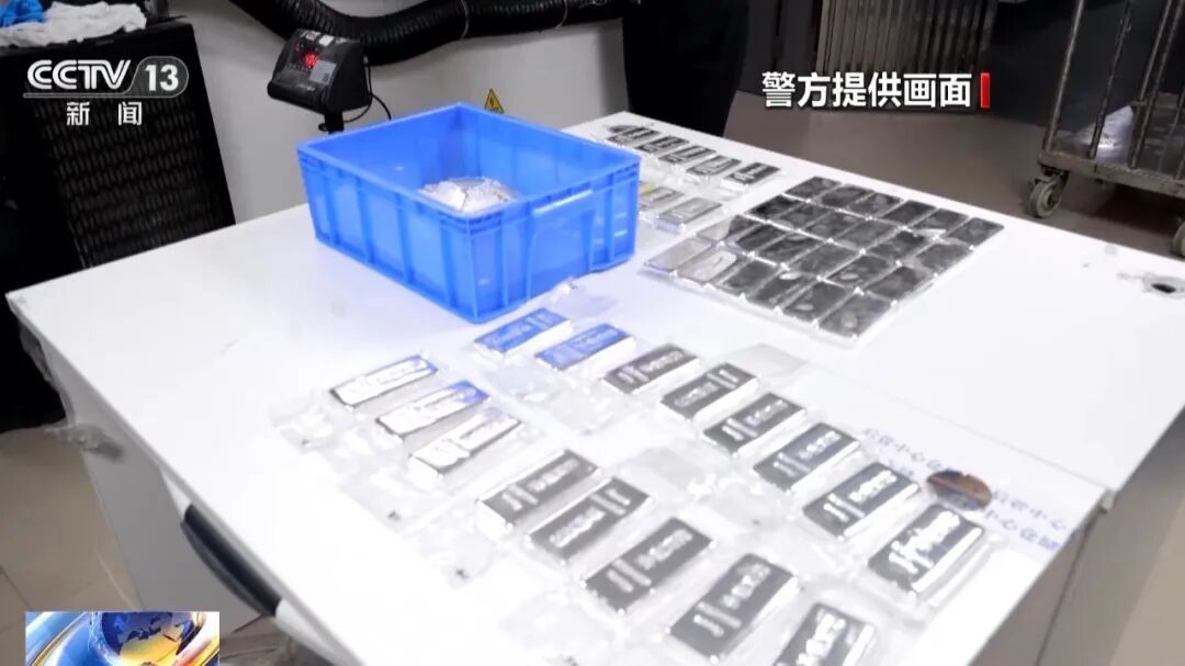 老人坐着轮椅入境,半小时后推着轮椅走路出境,海关人员觉得不对劲,拆开轮椅发现大问题;28人全部落网,总案值超1100万元 老人坐着轮椅入境,半小时后推着轮椅走路出境,海关人员觉得不对劲,拆开轮椅发现大问题;28人全部落网,总案值超1100万元